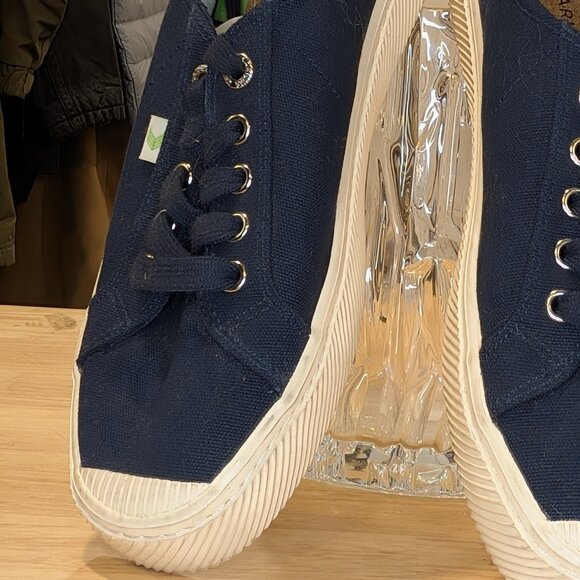 Cariuma Marine Blue Low Canvas Sneakers - Women's sz 9 - Picture 2 of 6